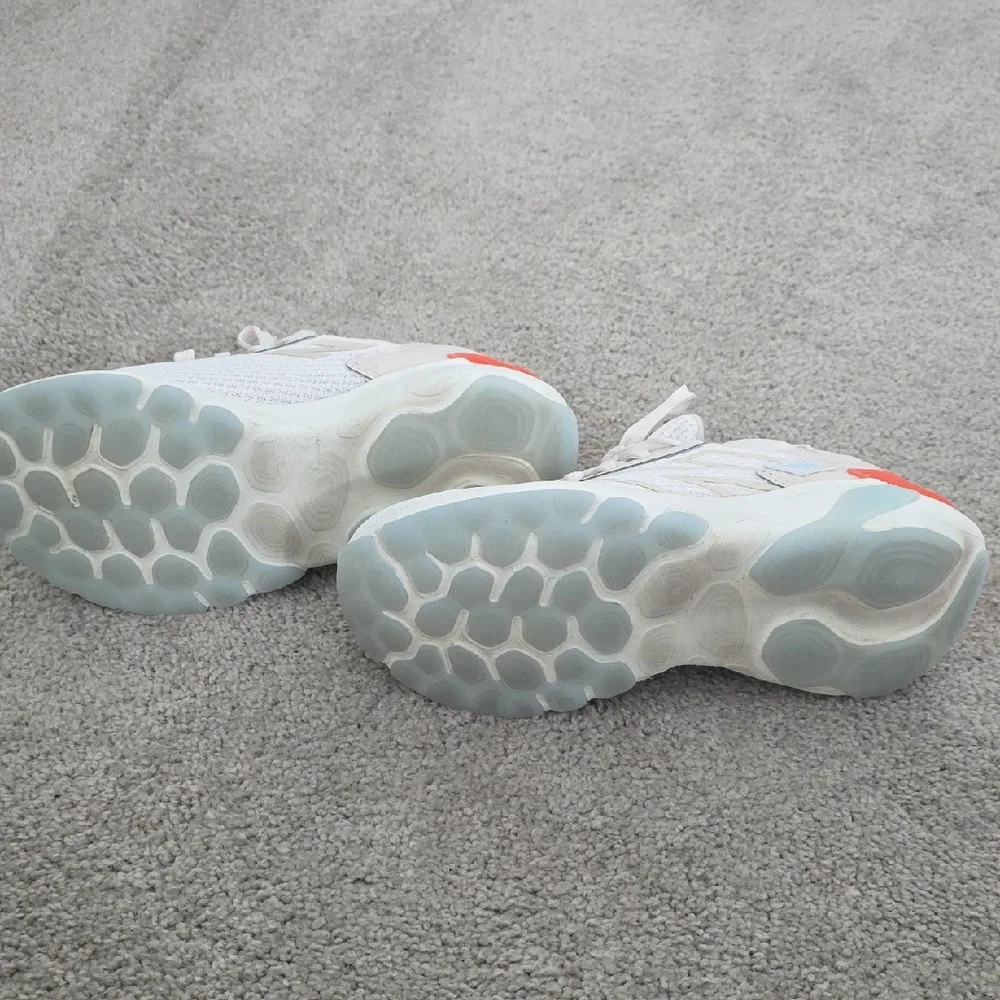 New Balance Women's Sneakers in White and Coral - Picture 3 of 6